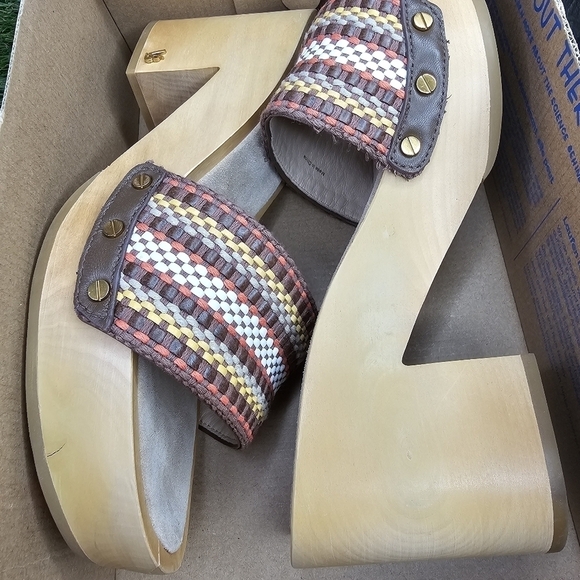 New Veronica Beard Hannalee Woven Platform Sandal. 10 - Picture 14 of 14